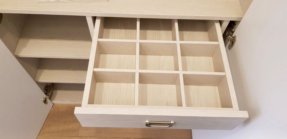 IA207 DETALLE DE CAJON DIVIDIDO PARA PRENDAS PEQUEÑAS