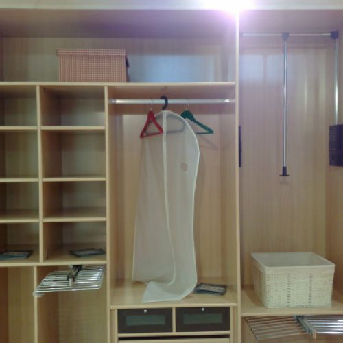 IA65 INTERIOR CON BALDAS, PANTALONEROS, ELEVADOR Y CAJONERAS BICOLOR