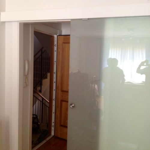 PC7 PUERTA CORREDERA VISTA DE CRISTAL ACIDO ABIERTA