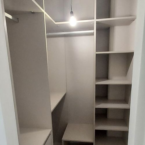VE70 VESTIDOR EN L BLANCO CON BALDAS, CAJONES Y BALDAS