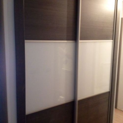 FC169 FRENTE CORREDERO ECO WENGE Y CRISTAL LACADO BLANCO. PERFILES ALUMINIO Y REMATES WENGE