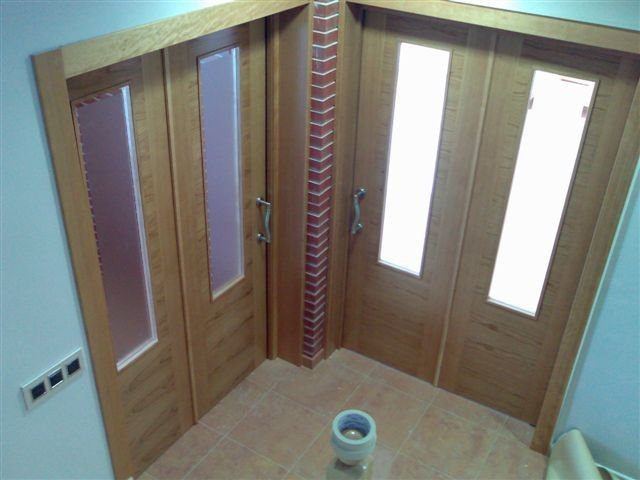 PI23 PUERTAS CORREDERAS DOBLES CEREZO VETA H CON 1 VIDRIO