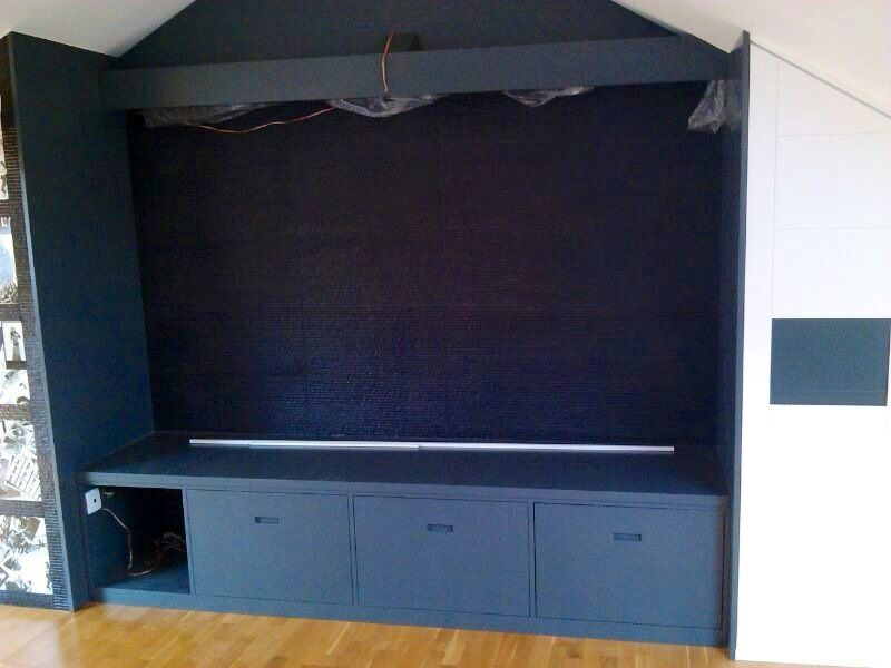 AB7 ARMARIOS LACADOS EN GRIS, LA PARTE SUPERIOR ES UN PROYECTOR