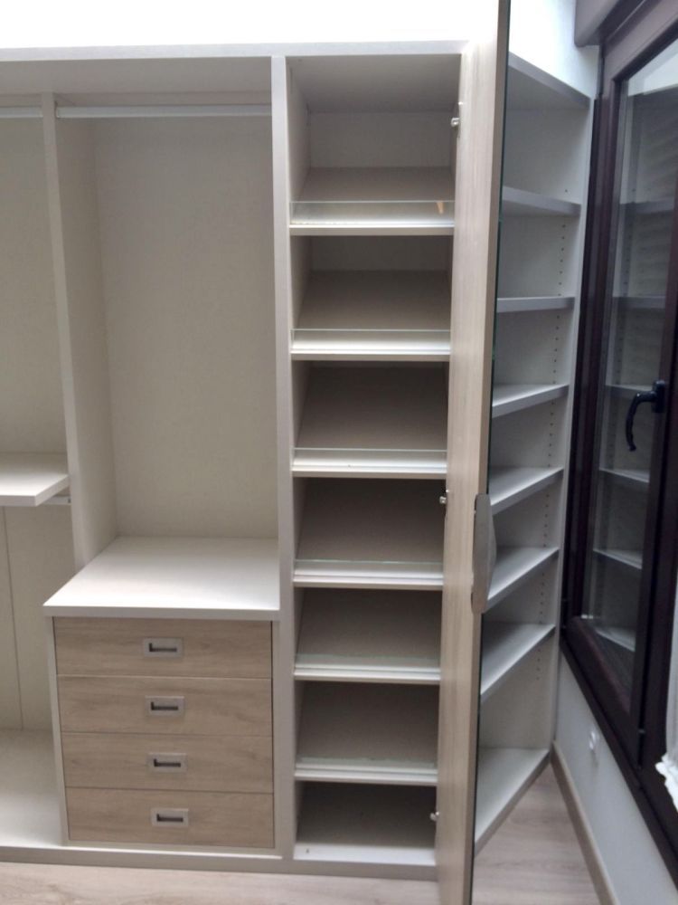 VE26 VESTIDOR ABIERTO LINO CANCUN. BALDAS INCLINADAS PARA ZAPATERO CON PUERTA.