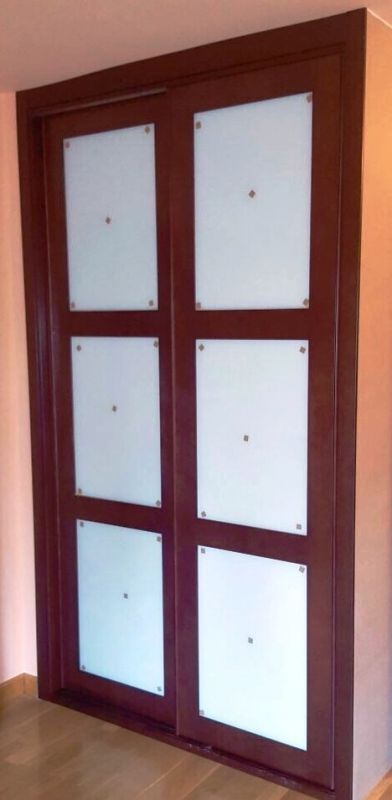 FC226 FRENTE CORREDERO CUADROS NOGAL CRISTAL BLANCO