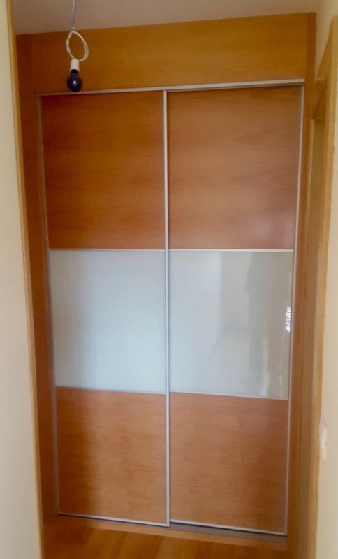 FC163 FRENTE CORREDERO CEREZO Y CRISTAL LACADO BLANCO. PERFIL ECO ALUMINIO