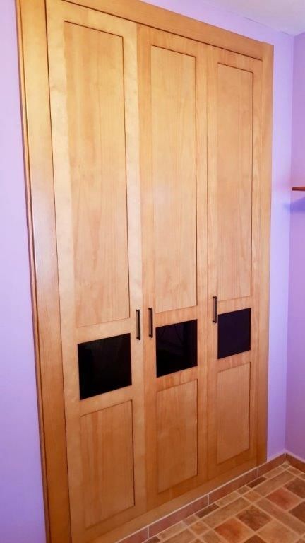 FA168 FRENTE ABATIBLE CUADROS ROBLE CON CRISTAL LACADO NEGRO