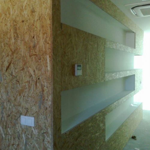 MU138 DECORACION DE ESTANCIA CON TABLERO OSB Y LACADO BLANCO