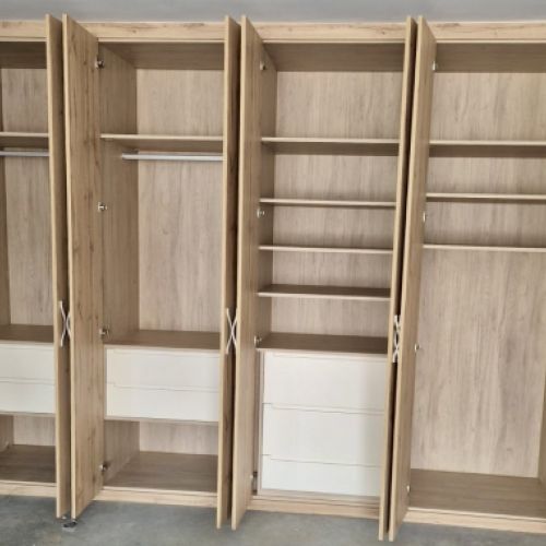IA275 INTERIOR MELAMINADO COMBINADO CON CAJONES Y ZAPATEROS CON FRENTES LACADOS CON UÑERO