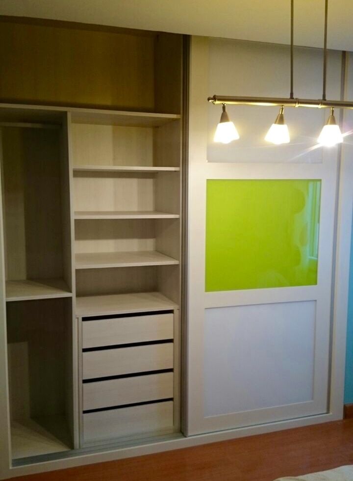 IA161 INTERIOR CON CAJONES ABIERTOS Y BALDAS REGULABLES