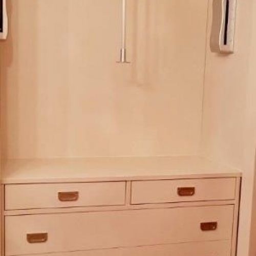 IA33 INTERIOR MELAMINADO FRESNO TAIGA ELEVADOR Y CAJONERA CON TIRADOR