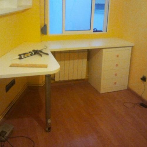 MU3 MESA DE ESTUDIO A MEDIDA CON CAJONERA
