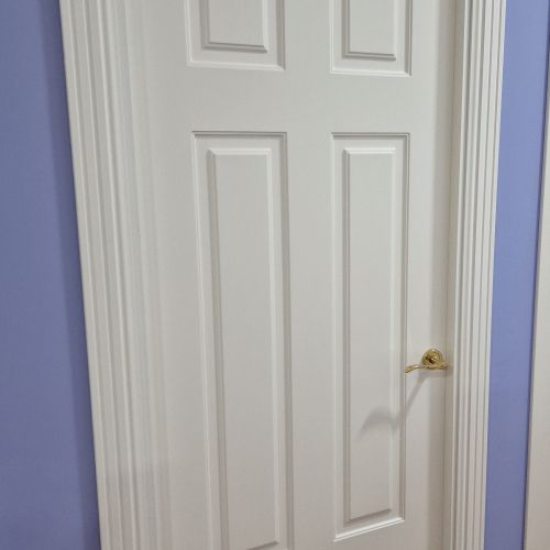PI122 PUERTA LACADA MODELO 6 CUADROS DESIGUALES FRESA CLASICA