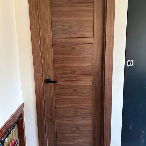 PI77 PUERTA MODELO ARRUI NOGAL