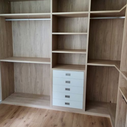 VE82 VESTIDOR EN L ROBLE HERCULES CON CAJONES CON TIRADOR EMBUTIDO LACADOS