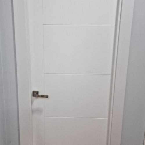 PI120 PUERTA LACADA MODELO ESTRECHA