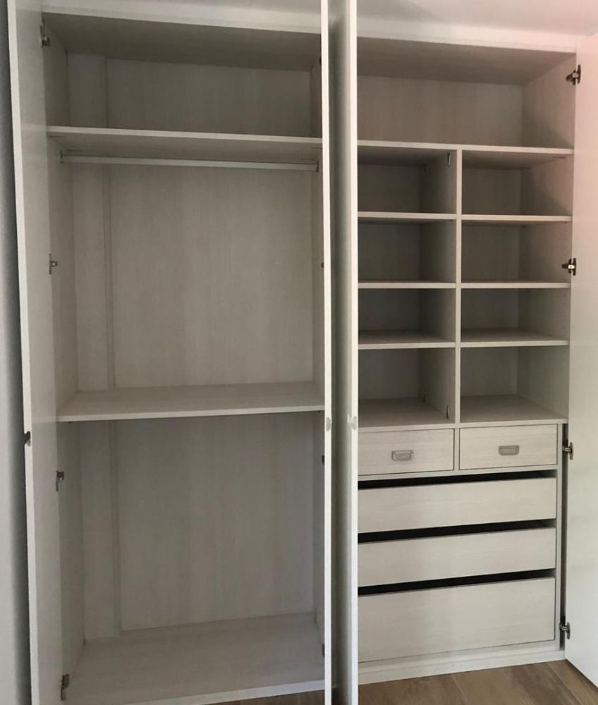 IA215 INTERIOR ARMARIO MELAMINADO FRESNO TAIGA, DOBLE BARRA, CAJONERA CON GAVETA Y BALDAS