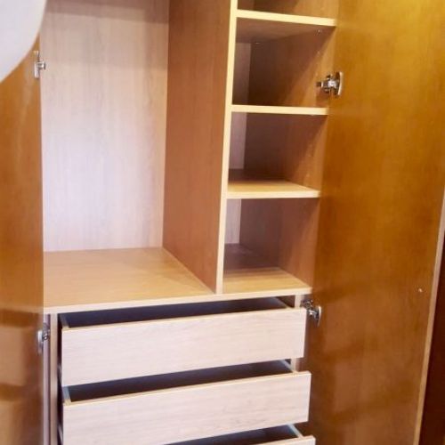 IA61 INTERIOR ROBLE CON CAJONERA, R. CORTA Y BALDAS REGULABLES