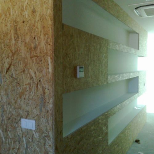 MU138 DECORACION DE ESTANCIA CON TABLERO OSB Y LACADO BLANCO