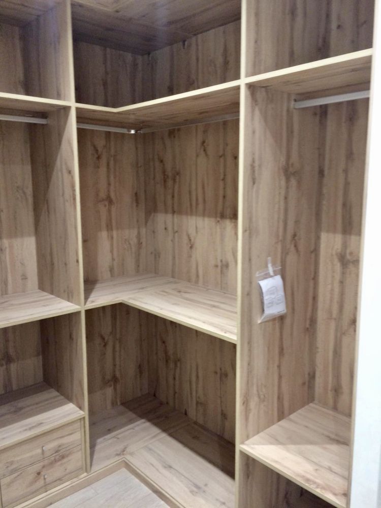 VE61 VESTIDOR EN ESQUINA EN ROBLE HERCULES