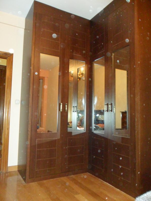 FA174 FRENTE EN ESQUINA CUADROS CON LINEAS NOGAL Y ESPEJO. COSTADOS VISTOS