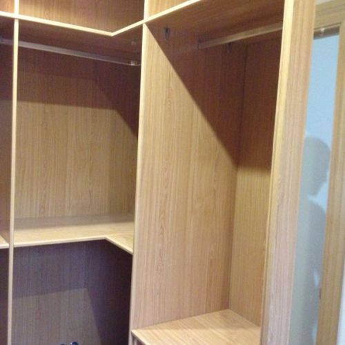 VE50 VESTIDOR CON ESQUINA EN DOBLE DE ROPA CORTA Y ROPA LARGA MAS CAJONERA