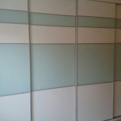 FC9 FRENTE CORREDERO ECO LACADO BLANCO Y CRISTAL LACADO BLANCO. PERFILES ALUMINIO Y REMATES LACADO BLANCO