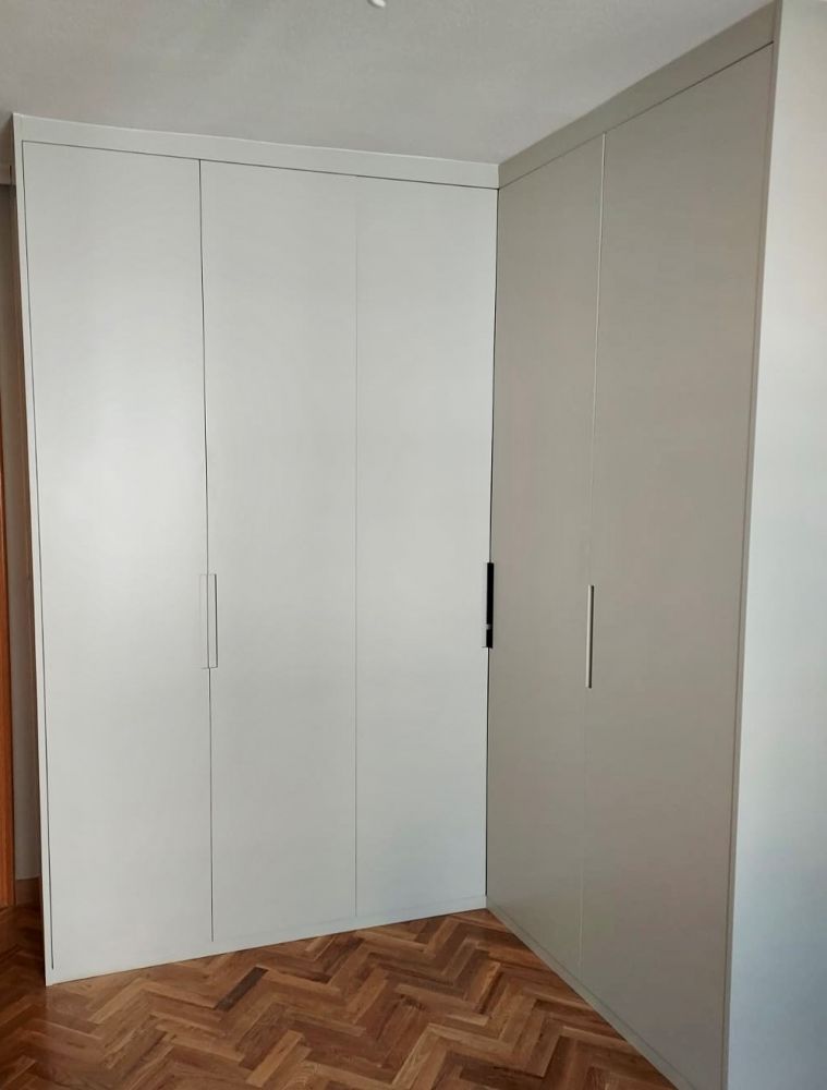 FA104 FRENTE EN "L" ABATIBLE LACADO LISO CON UÑERO CORTO