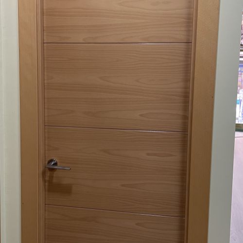 PI145 PUERTA HAYA MODELO ESTRIAS DM 5 PAÑOS