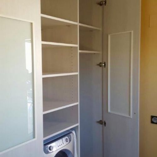 IA97 MUEBLE PARA LAVADORA CON BALDAS EN MELAMINA BLANCO SAVIA
