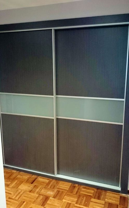 FC159 FRENTE CORREDERO ECO GRIS CENIZA Y CRISTAL BLANCO. PERFILES ALUMINIO Y REMATES GRIS CENIZA