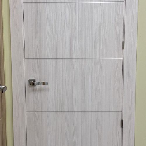 PI141 PUERTA VINILO ESTRIAS PLATA 5 PAÑOS ZENIC