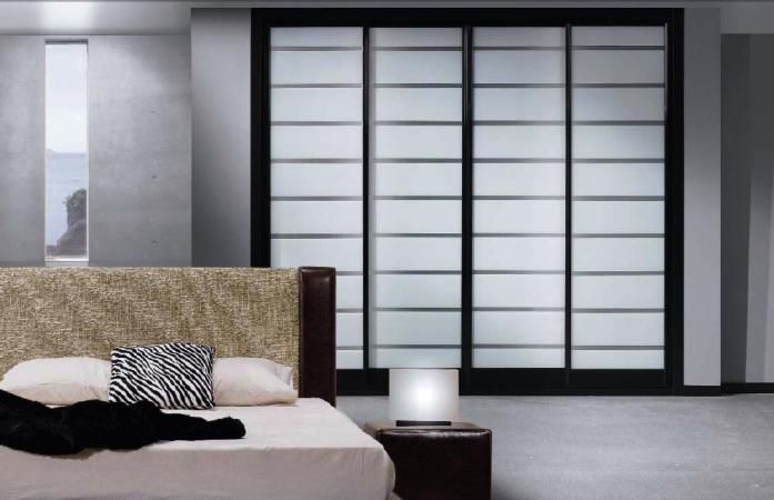 FC98 FRENTE CORREDERO JAPONES CRISTAL LACADO BLANCO. PERFILES NEGRO Y REMATES LACADO NEGRO