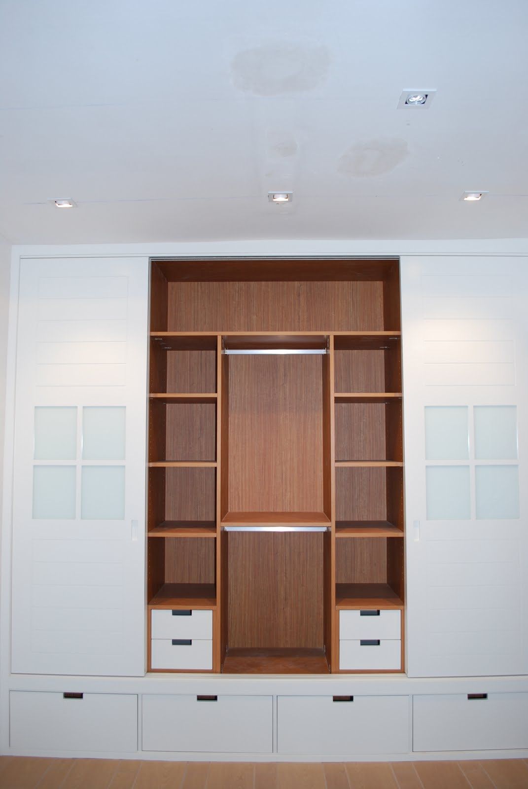 IA185 INTERIOR TEKA CON DOBLE R.CORTA Y BALDAS CON CAJONES LACADOS