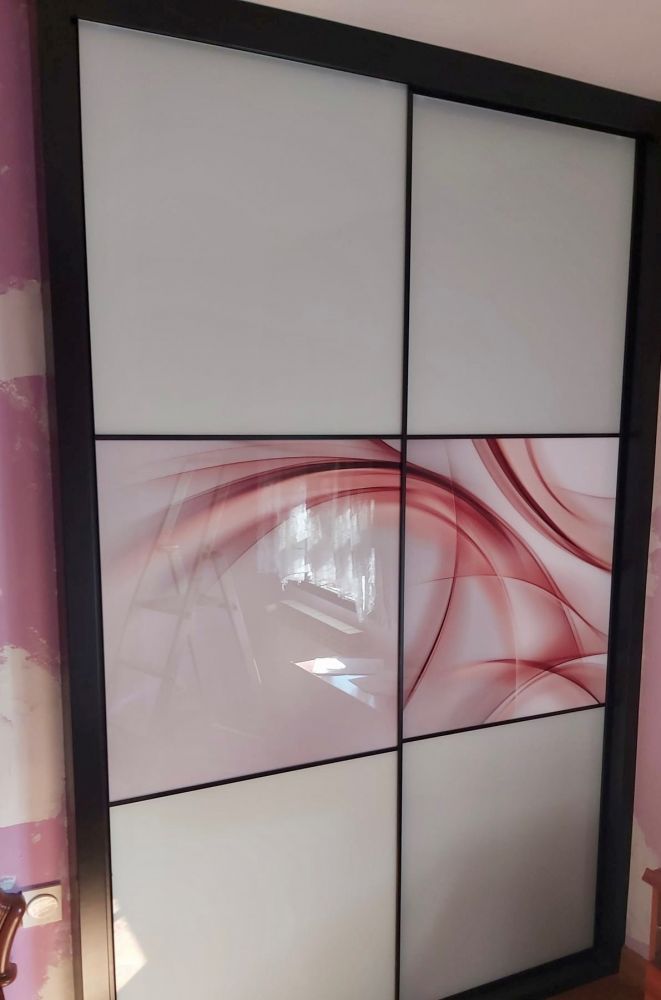 FC22 FRENTE CORREDERO ECO 3 PAÑOS LACADO BLANCO Y CRISTAL CON FOTO. TIRADORES Y REMATES LACADO NEGRO