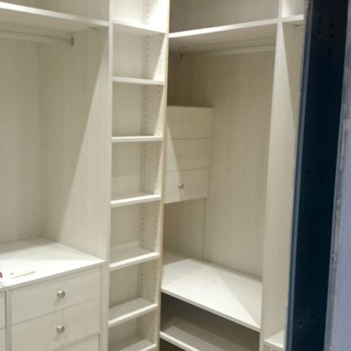 VE5 VESTIDOR OREGON SIENA, SALVANDO LA COLUMNA CON BALDAS Y APROVECHADA CON UNA CAJONERA VOLADA