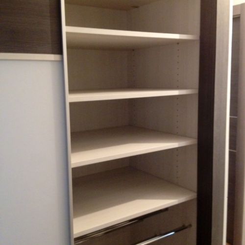 IA197 INTERIOR CON BALDAS Y ZAPATERO DE BARRAS