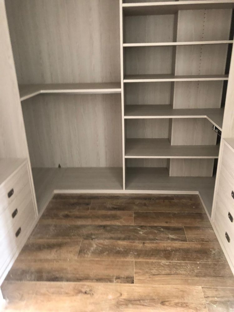 VE41 VESTIDOR EN ESQUINA EN FRESNO TAIGA CON COLUMNA CAJEADA