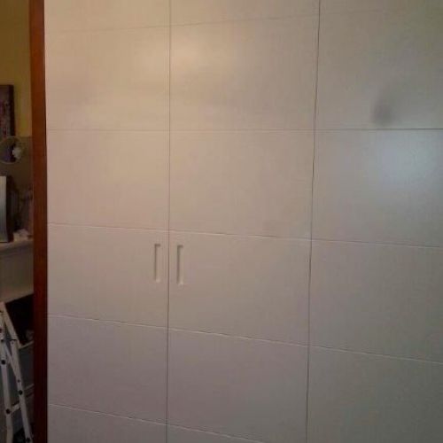 FA22 FRENTE ABATIBLE LACADO LINEAS CON UÑERO Y REMATES EN MADERA