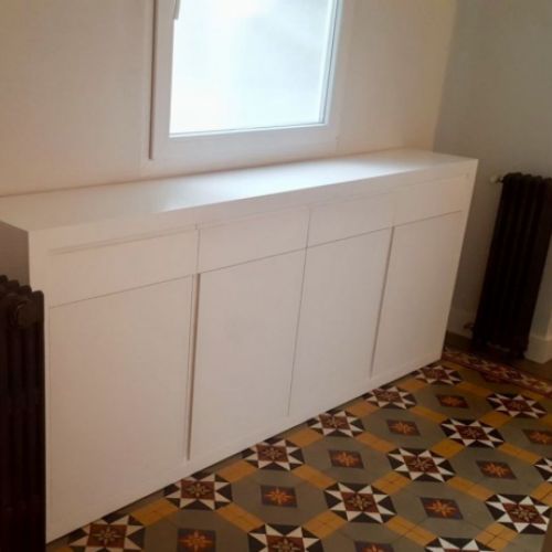 MU64 MUEBLE ZAPATERO COMPUESTO POR CAJONES Y PUERTAS. LACADO BLANCO