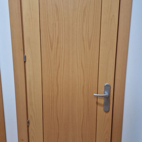 PI135 PUERTA HAYA MODELO 2 GRECAS VETA VERTICAL