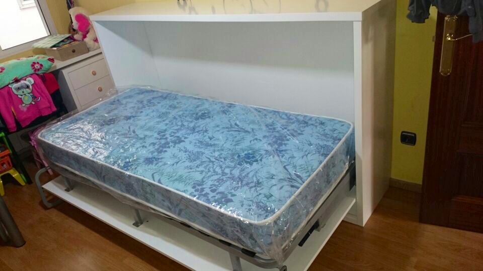 MU8 DETALLE CAMA ABATIBLE HORIZONTAL LACADA BLANCA ABIERTA