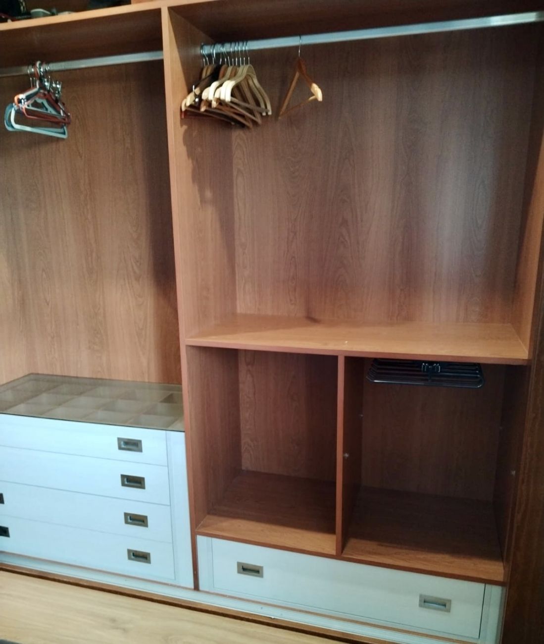 IA266 INTERIOR COMBINADO CON ZAPATERO, PANTALONERO, BARRAS Y CAJONES CON CAJON DIVIDIDO