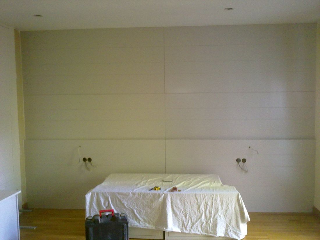 MU18 CABECERO (PARED COMPLETA) LACADO GRIS LINEAS