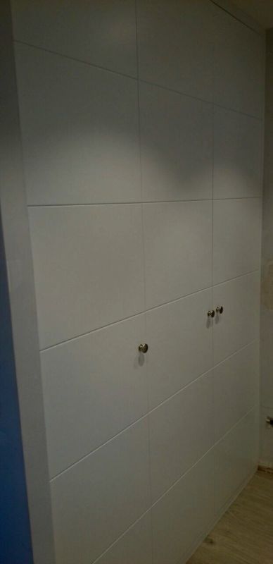 FA45 FRENTE LACADO BLANCO LINEAS 3 HOJAS CON TIRADOR