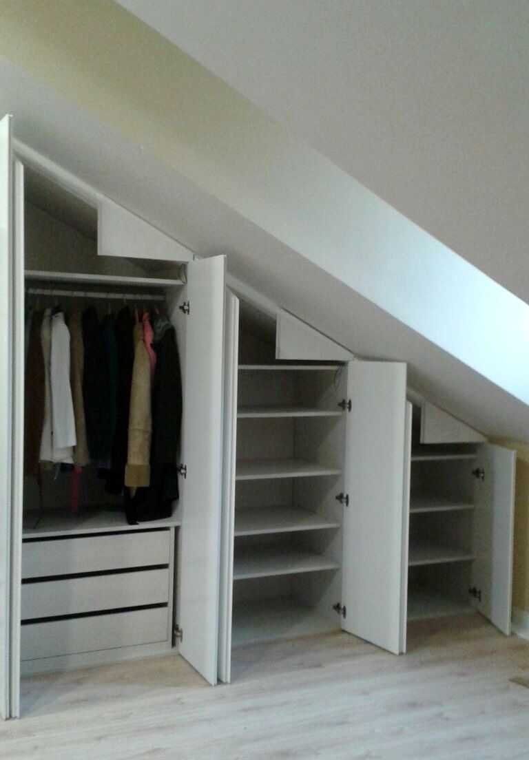 AB9 DETALLE DE APERTURA EN ABUHARDILLADO LACADO LISO, CON FIJOS SUPERIORES.