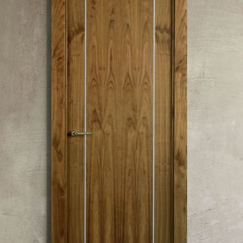 PUERTA MOD 8 NOGAL ESTRIAS DE ALUMINIO