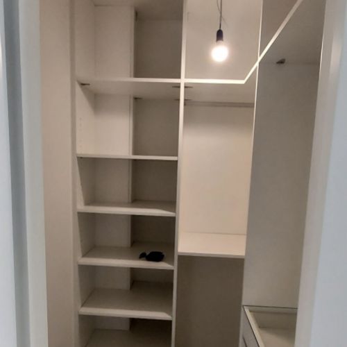 VE87 VESTIDOR BLANCO EN L COLUMNA CAJEADA CON BALDAS