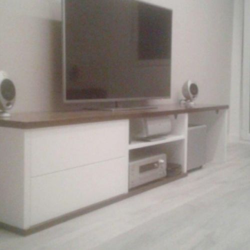MU46 MUEBLE TV LACADO BLANCO CON DETALLES EN MADERA
