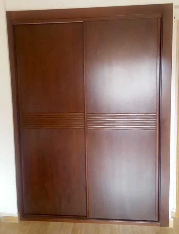 FC131 F.CORREDERO NOGAL CON ESTRIAS CENTRALES